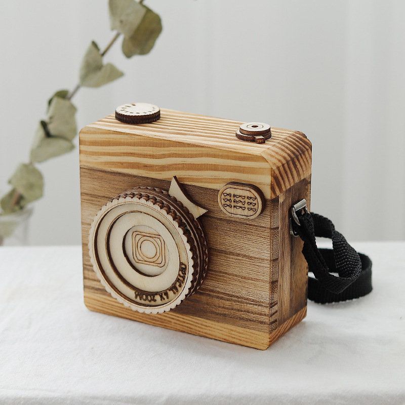 Glazbena Kutija S Kamerom Koja Se Može Objesiti. Kreativna Ručno Rađena Drvena Kutija. Savršen Dar