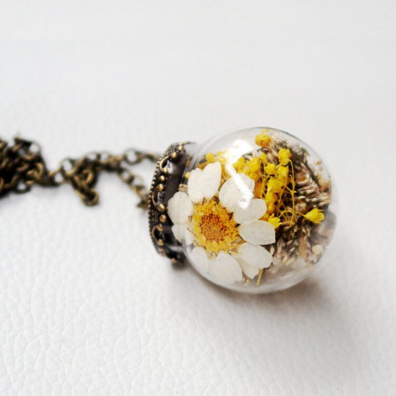 Vintage Tratinčica Prozirna Staklena Kuglasta Ogrlica Ručno Rađeni Privjesak Od Suhog Cvijeta Duga