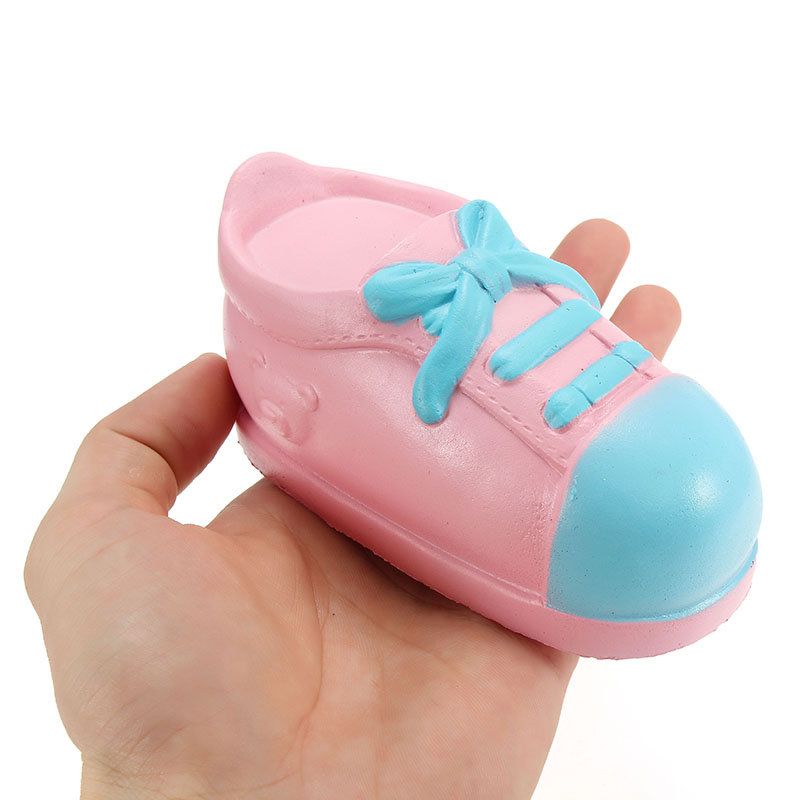 Squishy Shoe 13 cm Sporo Raste S Pakiranjem Kolekcija Poklon Dekor Soft Squeeze Igračka