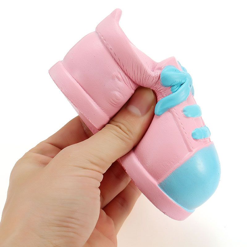 Squishy Shoe 13 cm Sporo Raste S Pakiranjem Kolekcija Poklon Dekor Soft Squeeze Igračka