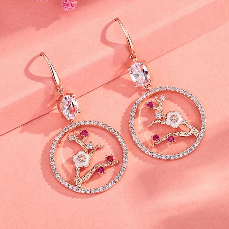 Caromay Palace Style Plum Blossom Earrings Trendy Plume Tassel Obruči Za Žene Cvjetne Viseće Naušnice Asimetričnog Dizajna