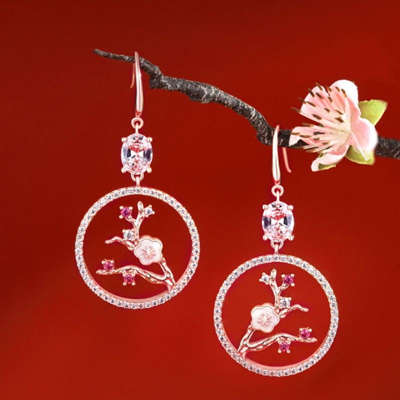 Caromay Palace Style Plum Blossom Earrings Trendy Plume Tassel Obruči Za Žene Cvjetne Viseće Naušnice Asimetričnog Dizajna