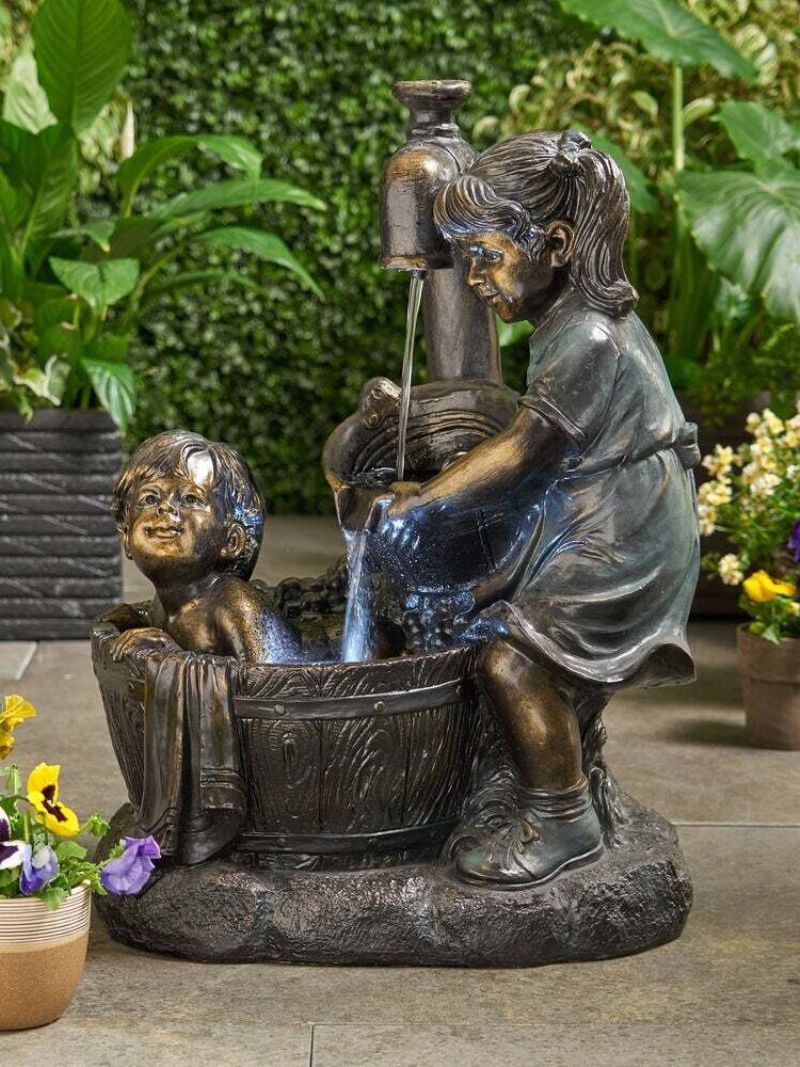 Fluorescentno Svjetlo Kreativno Pumpanje Vode Ljubljenje Kupka Mali Dječak Djevojčica Vrtni Kip Vanjska Figurica Od Smole Dekoracije Skulptura Kućna Dvorišta Ukrasi Za Bazen Poklon